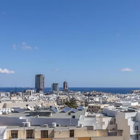 Unique Penthouse With Private Heated Jacuzzi, Close To Restaurants And Night Life Is-Swieqi Exterior photo