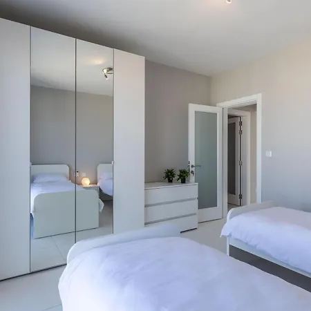 Unique Penthouse With Private Heated Jacuzzi, Close To Restaurants And Night Life Is-Swieqi Exterior photo