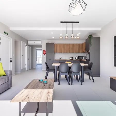 Unique Penthouse With Private Heated Jacuzzi, Close To Restaurants And Night Life Is-Swieqi Exterior photo