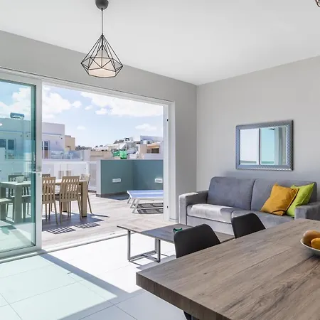 Unique Penthouse With Private Heated Jacuzzi, Close To Restaurants And Night Life Is-Swieqi Exterior photo