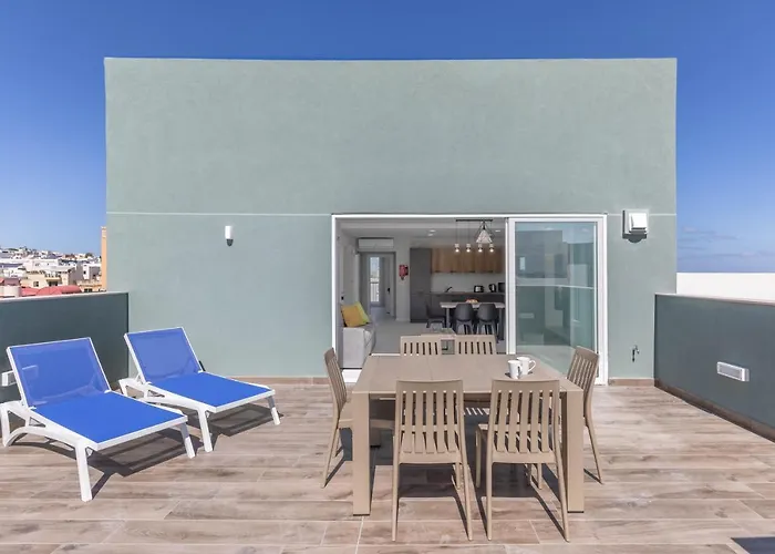 Unique Penthouse With Private Heated Jacuzzi, Close To Restaurants And Night Life