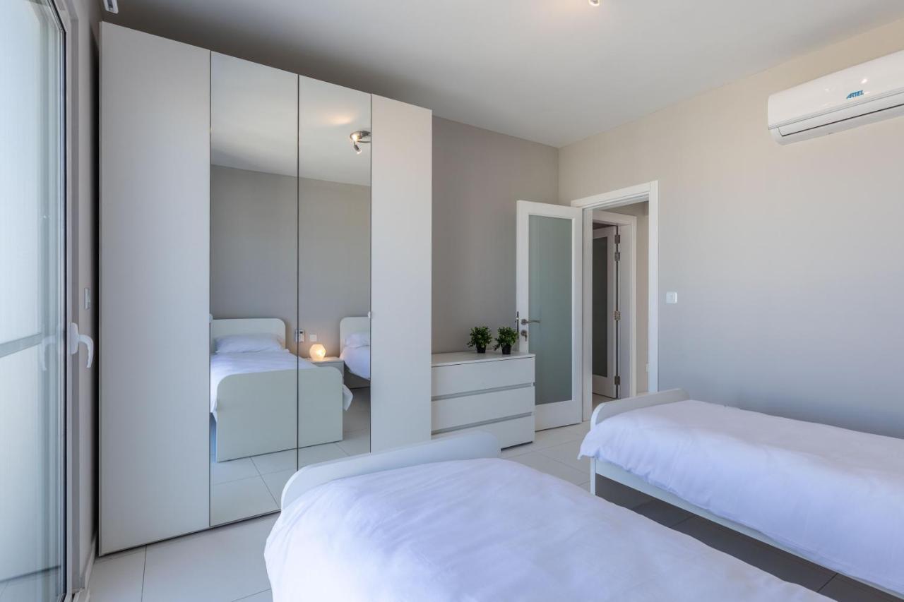 Unique Penthouse With Private Heated Jacuzzi, Close To Restaurants And Night Life Apartment Is-Swieqi
