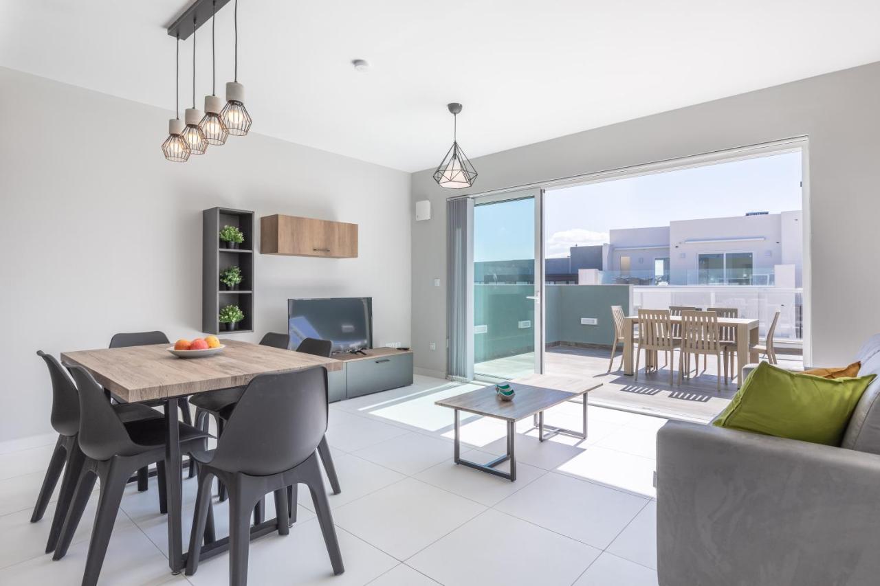 Apartment Unique Penthouse With Private Heated Jacuzzi, Close To Restaurants And Night Life Is-Swieqi