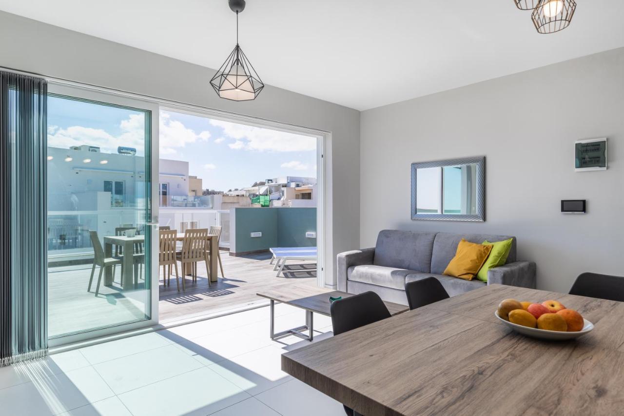 Unique Penthouse With Private Heated Jacuzzi, Close To Restaurants And Night Life