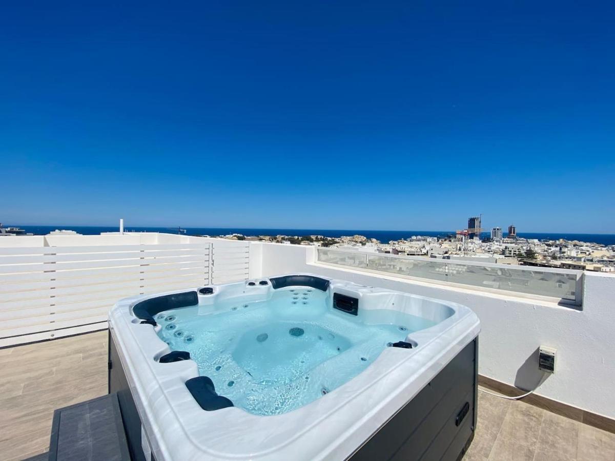 Apartment Unique Penthouse With Private Heated Jacuzzi, Close To Restaurants And Night Life *