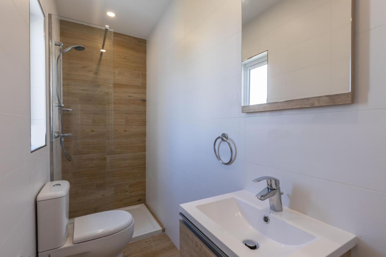 Unique Penthouse With Private Heated Jacuzzi, Close To Restaurants And Night Life Apartment Is-Swieqi
