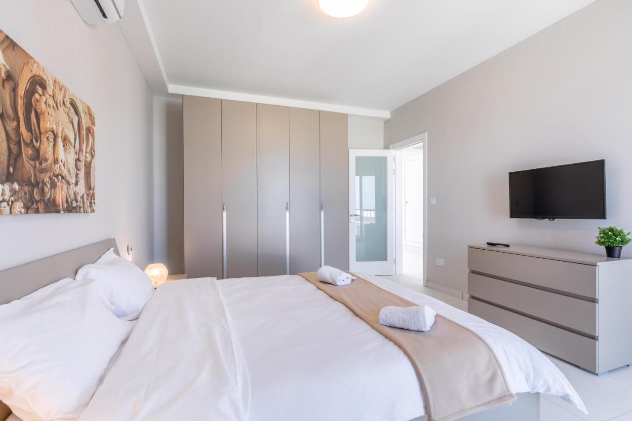 Apartment Unique Penthouse With Private Heated Jacuzzi, Close To Restaurants And Night Life *