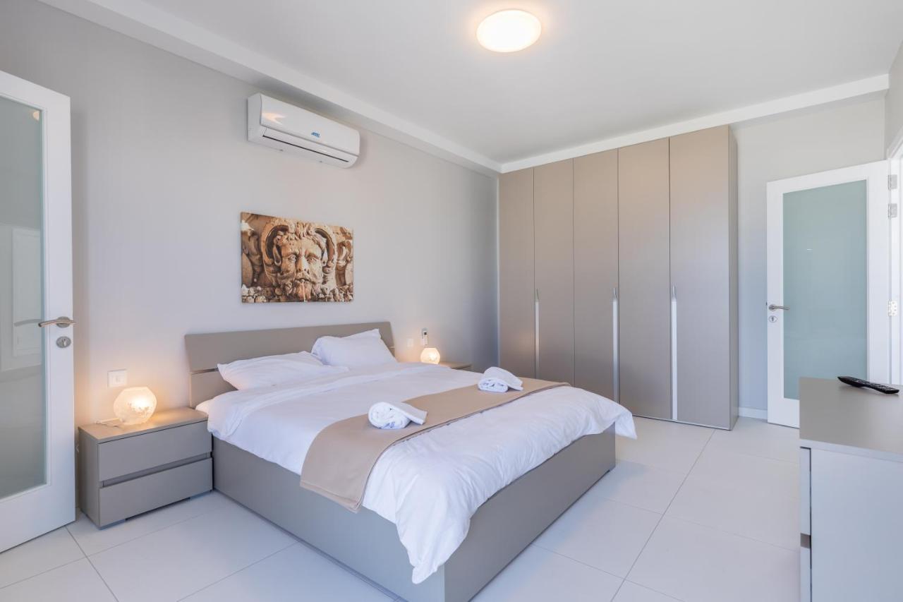 Apartment Unique Penthouse With Private Heated Jacuzzi, Close To Restaurants And Night Life Is-Swieqi
